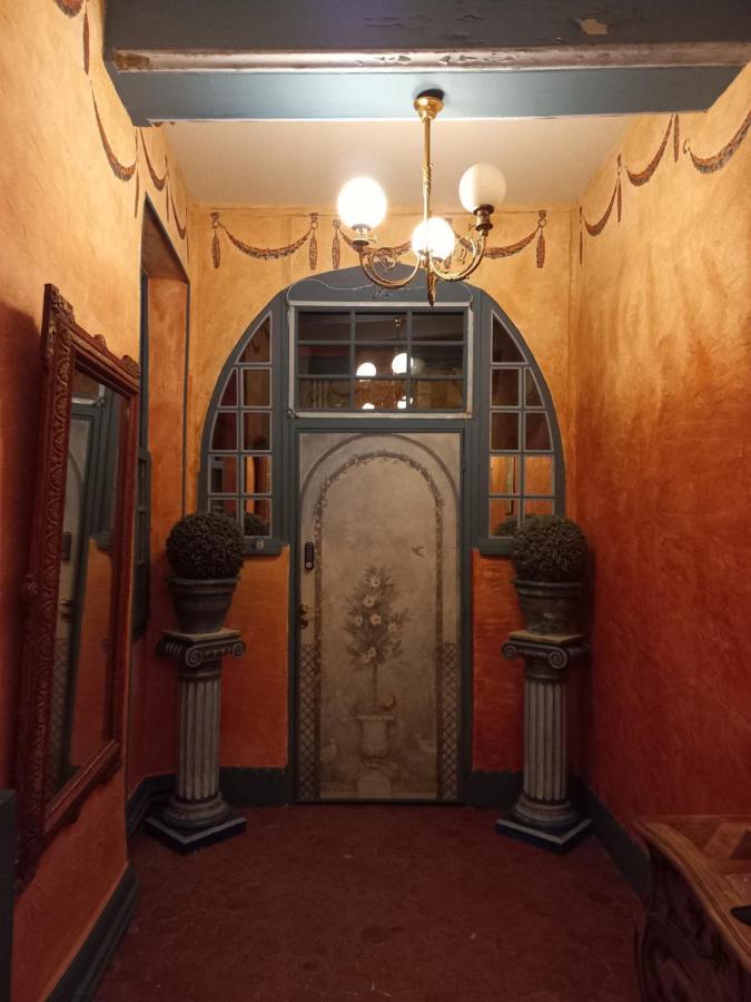Location Meuble De Tourisme La Rose Des Fables Casa de hóspedes Château-Thierry
